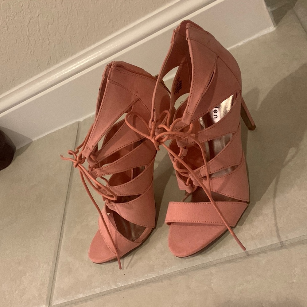 Madden girl peach Color sandals - Picture 3 of 15